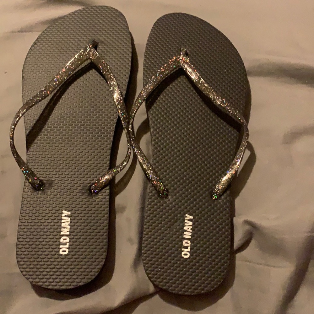 Old navy glitter strap flip flops🩴